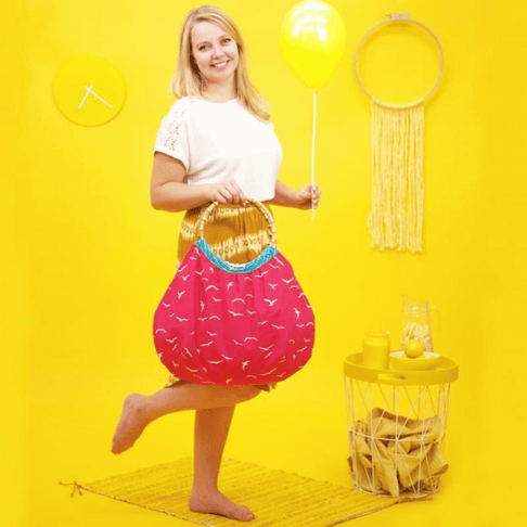 #HenkeltascheHailey aus dem #DIYeuleBuch : Nähanleitung für eine Wendetasche mit Bambushenkeln. Die Tasche ist sehr einfach zu nähen und perfekt für Nähanfänger. Die Taschenhenkel machen sie zu einer  Sommertasche. Schnittmuster + Anleitung von DIY Eule.