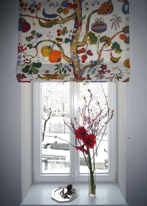 Raffrollo mit einem Stoffdesign von Arch. J. Frank - Foto © Knauer Architekten