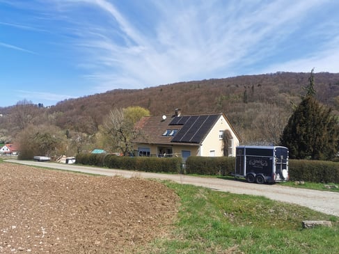 Photovoltaik montiert auf Einfamilienhaus © iKratos