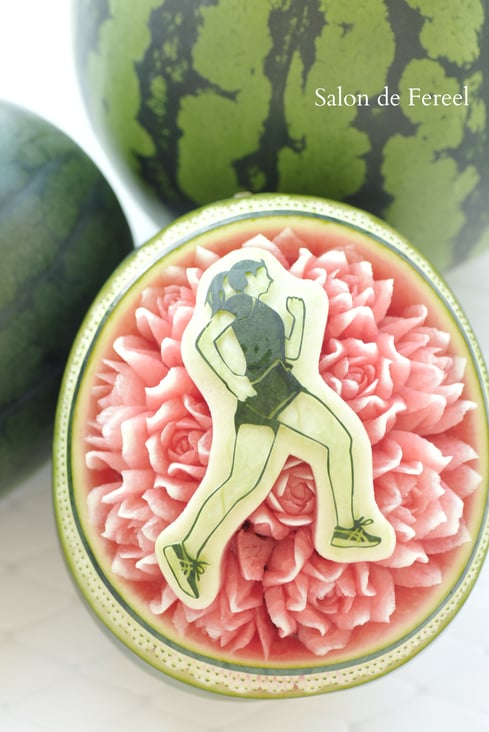 カービング　スイカ　彫刻　誕生日　結婚式　メロン　フルーツカービング　教室　大阪　薔薇　ソープカービング　　プレゼント　オーダー　フラワーケーキ　時計　ウェルカムボード　asics シューズ