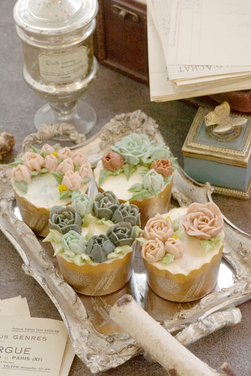 #フラワーケーキ #バタークリーム #習い事 #大阪 #趣味 #お稽古 #田中聖子 #生クリーム #あんレース #リアルあんフラワー #あんクリーム #ダレない生クリーム #手作りクッキー #手作りケーキ #あんフラワー #あんフラワークッキー #グルテンフリー #アングムクッキー #フラワーケーキ教室大阪 #ヴィンテージ #ヴィンテージカラー #ヴィンテージケーキ #アンティーク #アンティークカラー #アンティークケーキ #おもてなし料理 #おもてなし料理レッスン #Fereel チョコレートクリーム