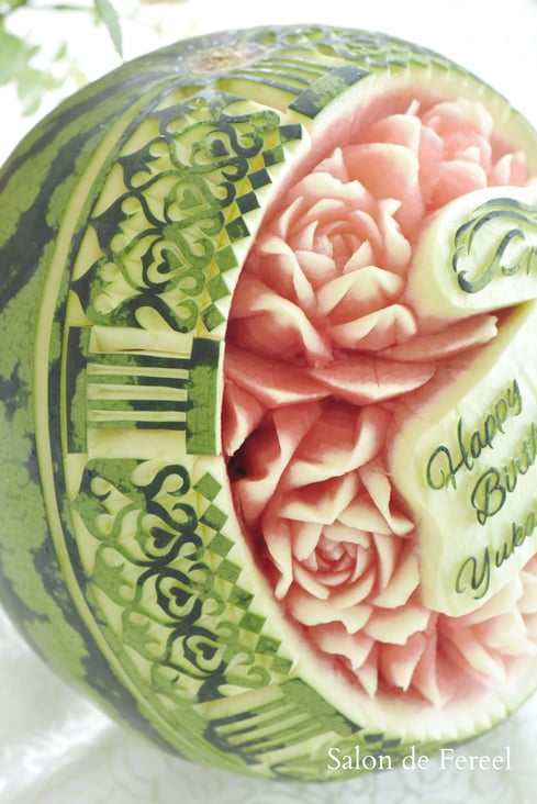 カービング　スイカ　メロン　教室　フルーツ　彫刻　大阪　オーダー　習い事　誕生日プレゼント　結婚式　カッティング　ソープ　似顔絵