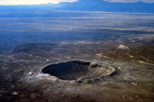 Barringer-Krater, auch Meteor Crater, der Einschlagskrater eines Meteoriten im Coconino County, Arizona (wikipedia, USGS/D. Roddy)