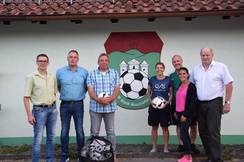 V.l.: Jürgen Pfau (BV/VP), Axel Braun, Manfred Markert (beide Vorstände VfR), Kathrin Hippeli (Spielerin/Vorstandsmitglied VfR), Thorsten Enders (Jugendleiter VfR), Susanne Heise (BFV-Projektmanagerin Pro Amateurfußball) & Rainer Lochmüller (KV).