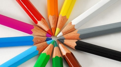 Jede Farbe besitzt ein eigenes elektromagnetisches Spektrum mit einer ganz bestimmten Wellenlänge, die im menschlichen Körper gewisse Reaktionen auslöst.