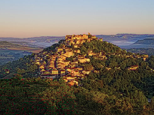 Cordes-sur-ciel village préféré des francais en 2014 situé à 1 heure des gites du Mas d'Aspech dans le Lot en Quercy 