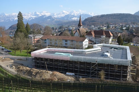 21. März 2014 – Der Kran ist weg, die Front bekommt den definitiven Look