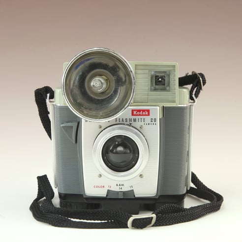 KODAK  Brownie Fashmite 20 Camera 1960 - 1965    © engel-art.ch
