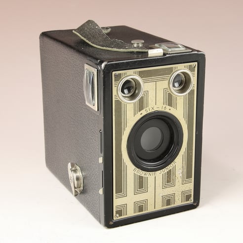 KODAK Brownie Six-16 Junior  ©  engel-art.ch