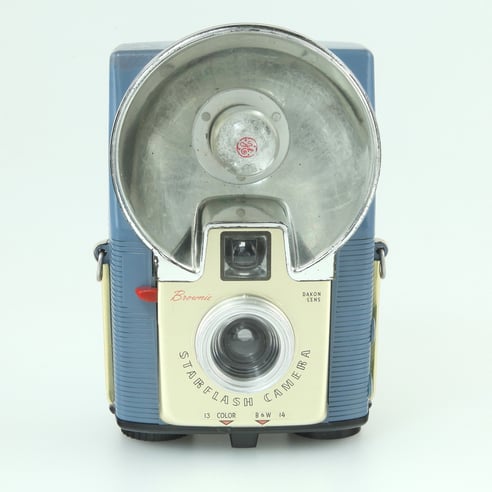 KODAK  Brownie Starflash Camera 1957 - 1965    © engel-art.ch
