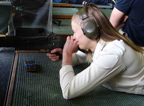 Natalie Maag, hier als treffsichere Schützin am Feldschiessen 2025 in Bubikon (Bild: buebikernews)