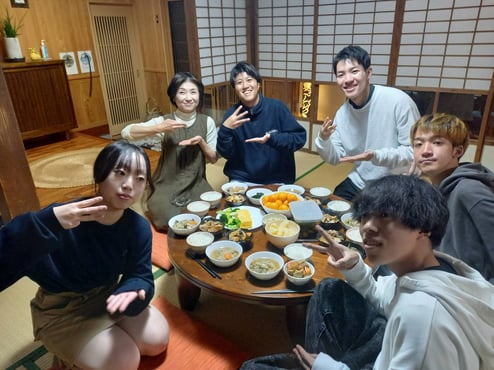 弓削香織先生と一緒に、ハイ、ポーズ