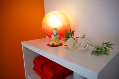 Buddha mit Lampe