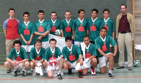 oben von links: Hr. Fattinger, Fawad K., Mohammad S., Christian R., Jeton D., Mojtaba S., Moshtaba W., Haris B., Hr. Kirchsteiger; unten von links: Alban B., Dung L., Ibrahim D., Amar S., Sarayut C., Alex A.