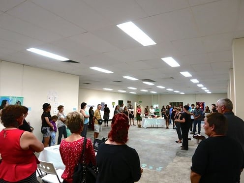 オープニングセレモニーの様子、めっちゃ人いる・・・