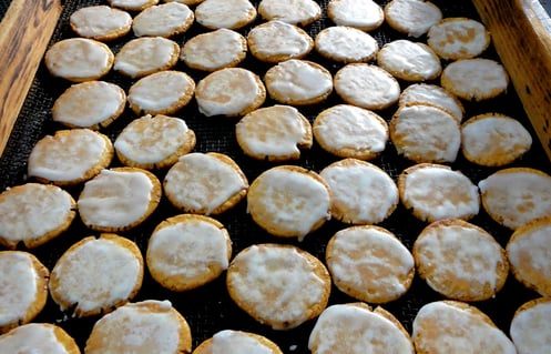 白砂糖蜜を塗ったお醤油せんべい