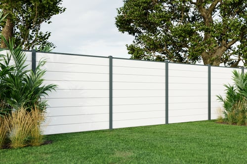 PVC-Zaun mit Zierleiste