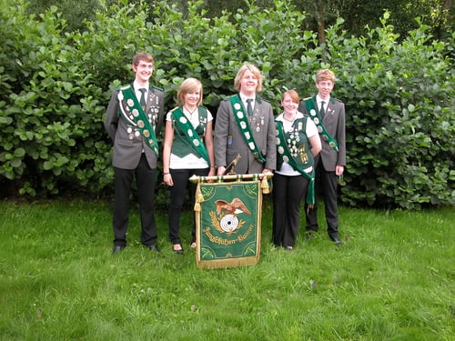 Die siegreiche Bannermannschaft vom Schützenverein Zollbaum-Wingst. v.l.: Hendrik Vagts, Birte Brandt, Thorben Reyelt, Jelka Reyelt und Jan-Christoph Brandt.