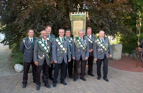 Die siegreiche Bannermannschaft des Schützenvereins Belum. v. r.: Marco Lührs, Michael Prange, Erfried Heidhoff, Christopher Linck, Helmut Pick, Frank von der Heide und Uwe Brandt. Foto: J. Bauer