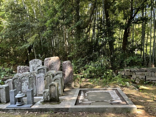 移設元（墓石解体後）