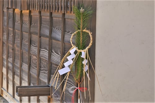 注連飾り,注連縄,松