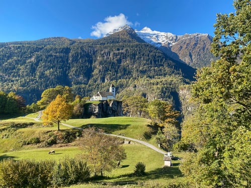 2020/10: Die Kirche San Martino westlich der Ortschaft Calonico (CH/TI)
