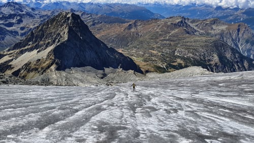 Abstieg zum Simplonpass über den Homattugletscher. Man beachte die Proportionen!