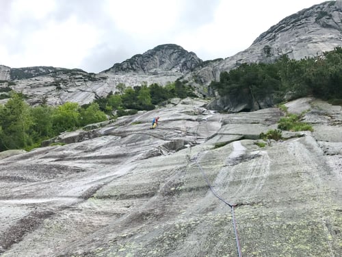 Olli in den ersten Seillängen der Route Katzenpfad.