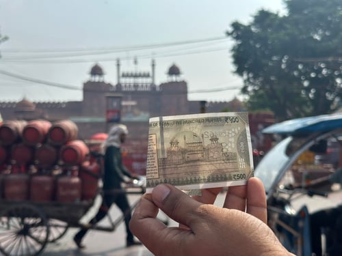 2025/09: Das Red Fort in Delhi: Wahrzeichen der Geschichte und Motiv des 500-Rupien-Scheins (Delhi/Indien)