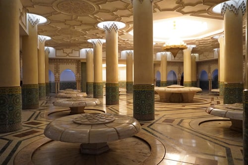 Im unterirdischen Waschsaal können sich 4'000 Personen gleichzeitig waschen! 