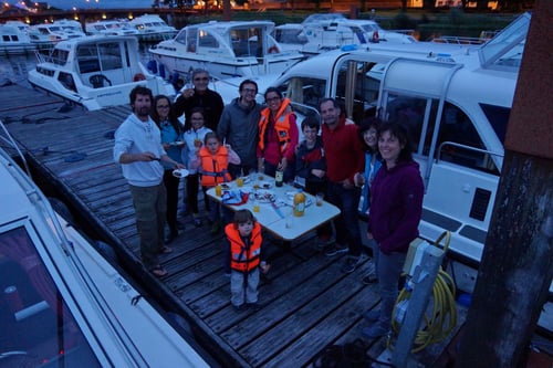 Whiskey Party am Bootssteg.