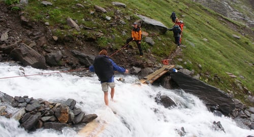 Abenteuer pur: Barfuss durch den Bergbach