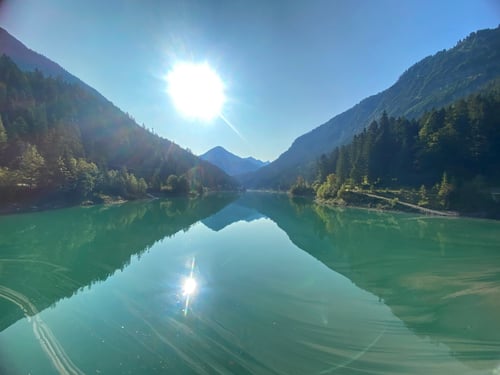 Der Rotlechstausee im diffusen Morgenlicht.