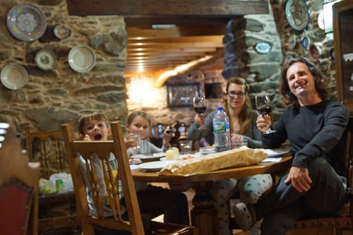 Abendessen im rustikalen Casa Rural O Vilar.