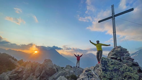 2021/07: Am Gipfelkreuz des Sunnig Grats (CH/UR)