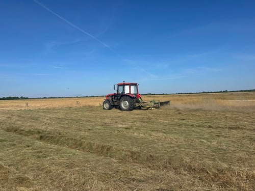 Ein kleiner Traktor für die grossen Felder. 