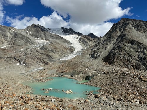 Unsere Abstiegsroute: Vom Fletschhorn über den Grüebugletscher hinunter zu den Grüebu-Seen.