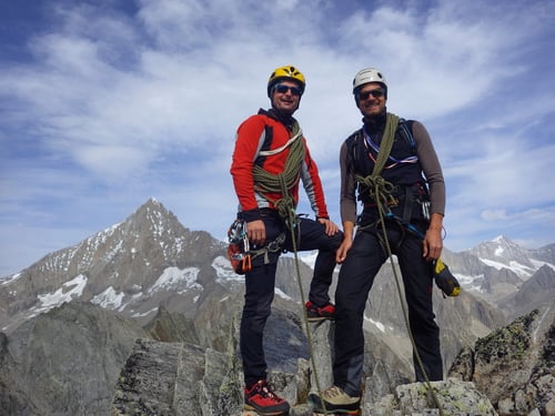 Am Gipfel des Wiwannihorns 3001m. Im Hintergrund das Bietschhorn (3934m).