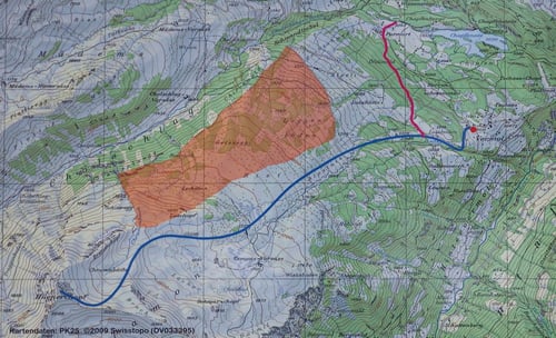 Karte mit Aufstiegsroute und Wildschutzgebiet.