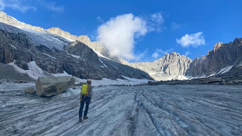 2020/08: Auf dem Tiefenbachgletscher. Hinten im Bild der Tiefenstock - das Tourenziel (CH/UR)