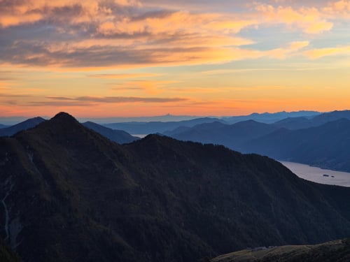 Abendrot über dem Lago Maggiore.