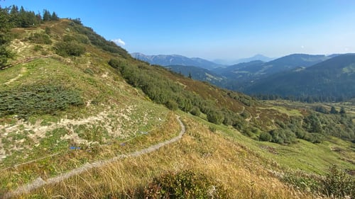 Blick nach vorne: Ganz hinten im Tal liegt Sonthofen und Bad Hindelang. Es ist noch ein lange Weg.