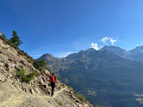 Der Höhenweg ist wunderschön angelegt und bietet zu jeder Zeit eine spektakuläre Aussicht.
