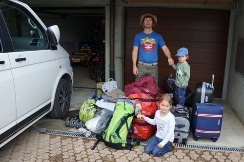 Unser Gepäck! Alles steht bereit vor der Garage.