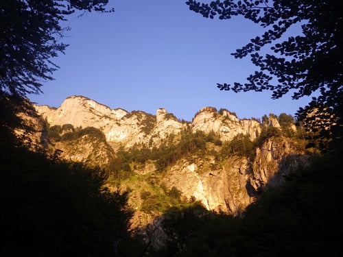 06:00 Uhr. Die ersten Sonnenstrahlen erreichen den Grat.
