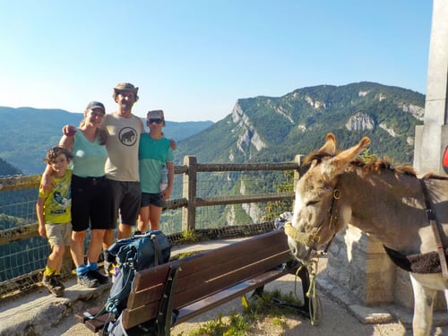 2021:/08: Unterwegs mit den Eseln Tilleul und Vladimir. Hier am Aussichtspunkt an der Chemin de Croix de Valchevrière (F/ARA)