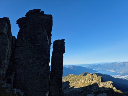 Die Felsklötze am Passo di Ruscada.