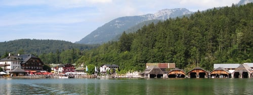 Mit dem letzten Boot verlassen wir Schönau