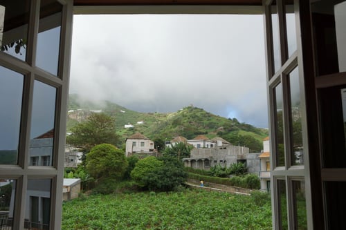 Blick aus dem Zimmer unserer Unterkunft O Castello in Vila Nova Sintra.