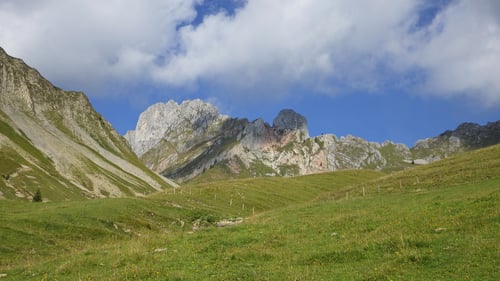 Die mächtige Felsrippe des Dent de Ruth.